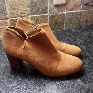 Booties - scalloped edge